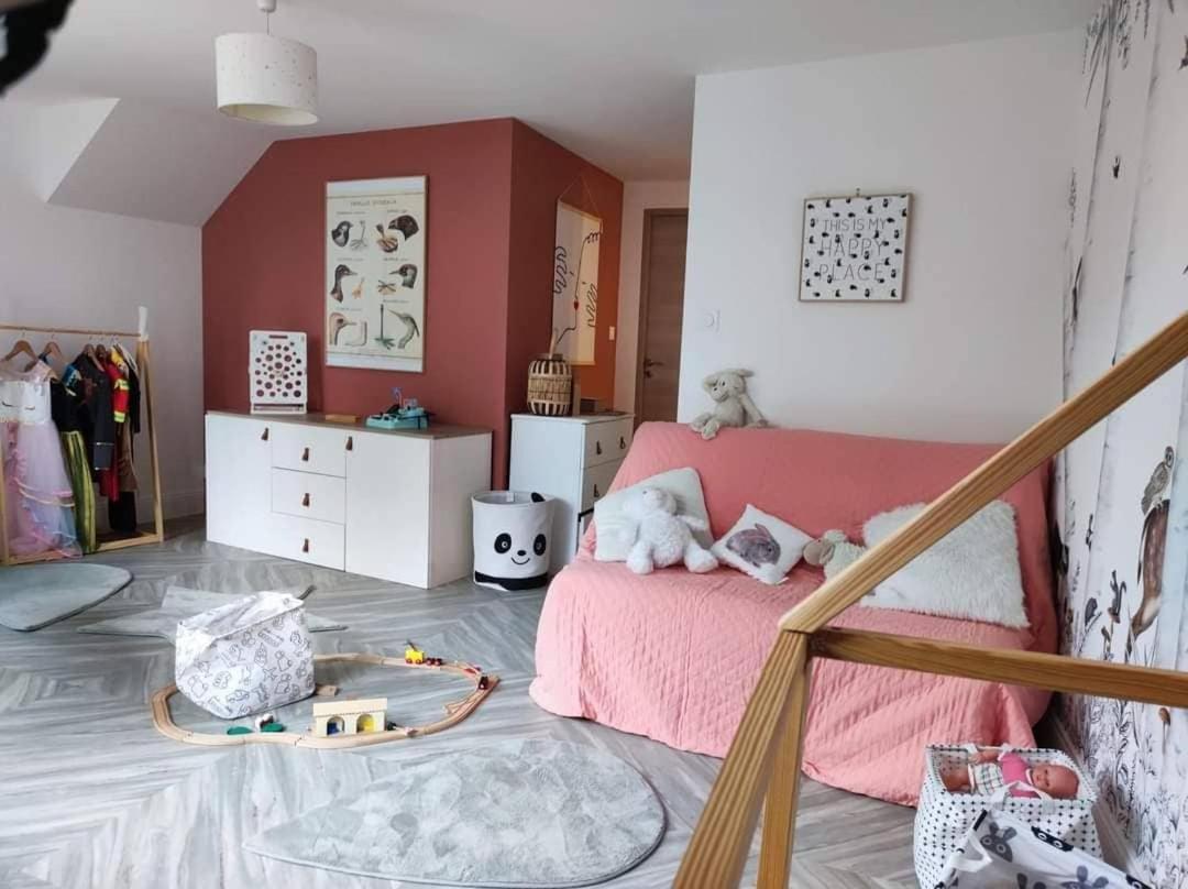 Grande Maison Familiale Avec Piscine Saint-Ouen-des-Alleux Extérieur photo